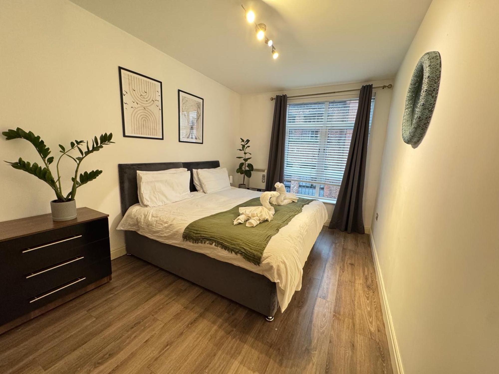 Apartment Modern Two Bedroom Centre - 2 Bathrooms - Sleeps 6 Guests - Free Underground Parking - Fast Speed Internet Birmingham